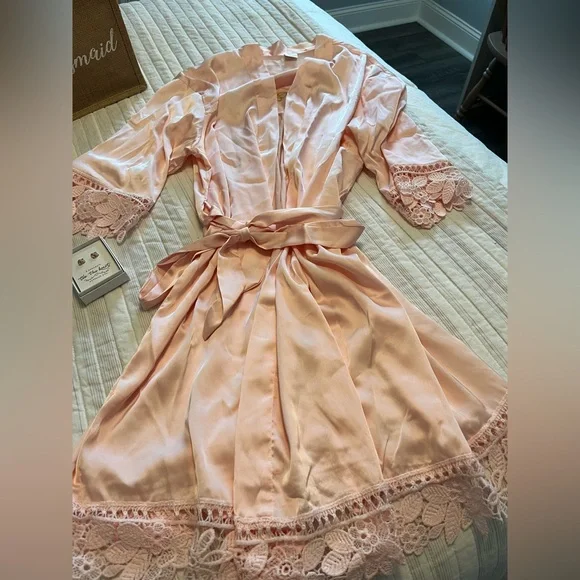 Bridesmaid Bundle - Pink Lace Trim Satin Robe - Picture 2 of 5